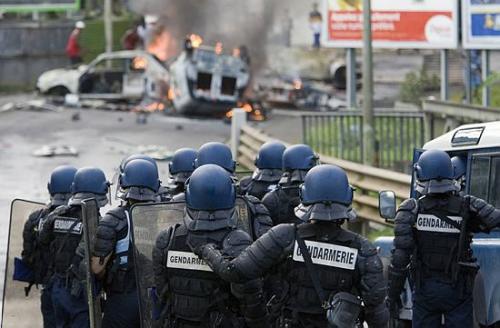 523482DF103-FRANCE-GUADELOUPE-STRIKE-FRANCE-GUADELOUPE-STRIKE[1]