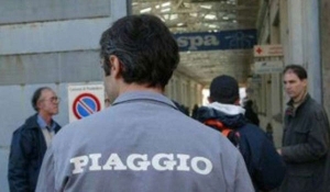 Foto di schiena di operaio Piaggio