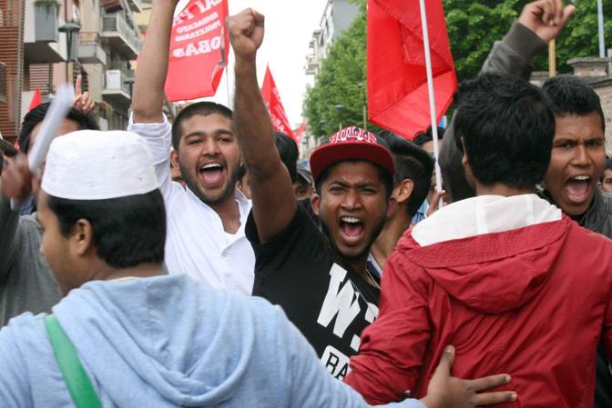 26/04/2015 Mestre - La comunità bengalese scende in piazza - Manifestazione antirazzista per le vie del centro 