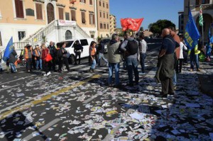 Lavoro:sciopero spazzini a Livorno,'Nogarin peggio di Renzi'
