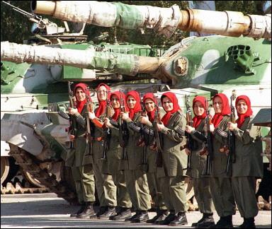 Женская (преимущественно) по составу армия иранского оппозиционного движения Муджахиддин Хальк.