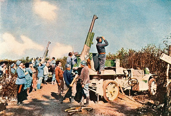 http://www.inventati.org/cortocircuito/wp-content/uploads/2015/07/Grande-guerra-colori_05.jpg