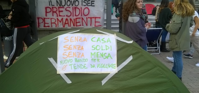 Studenti contro il nuovo ISEE in presidio permanente