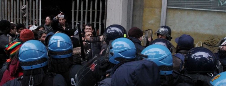 http://www.inventati.org/cortocircuito/wp-content/uploads/2015/02/polizz-770x2952.jpg