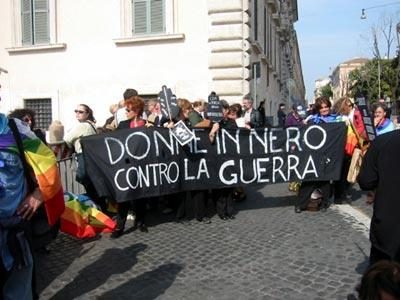 donne in nero contro...