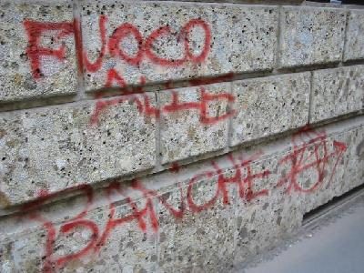 scritte sui muri e b...