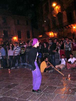 may day: teatro in p...