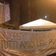 Ieri sera il Centro Sociale SOS Fornace ha messo in atto un presidio di protesta durante il Consiglio comunale in risposta allo sgombero dell’occupazione abitativa di via Tavecchia 45