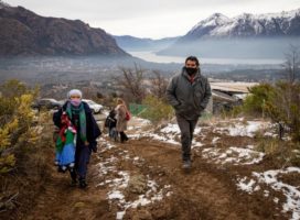 Ratifican fallo que obliga al country más exclusivo de Bariloche a abrir un camino para una comunidad mapuche